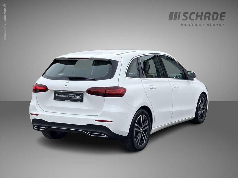 Gebraucht Mercedes B200 Progressive 163 PS (119 kW) 2024 Weiß Van / Kleinbus