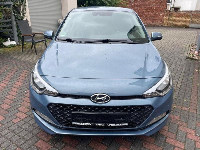 Gebraucht Hyundai i20 Trend 84 PS (61 kW) 2017 Blau Limousine