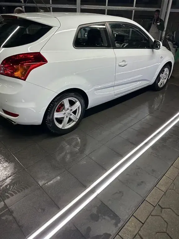 Usado Kia Ceed Spirit 90 CV (66 kW) 2011 Blanco Utilitario