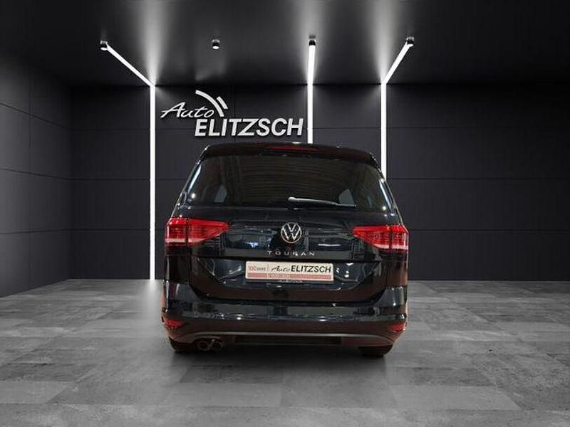 Gebraucht VW Touran Active 150 PS (110 kW) 2022 Deep black perleffekt Van / Kleinbus