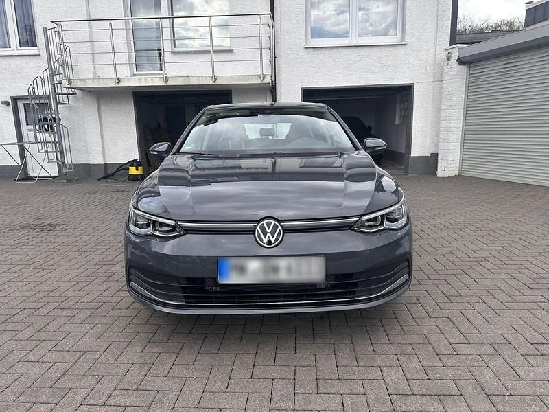 Gebraucht VW Golf VIII Style 150 PS (110 kW) 2021 Grau Limousine