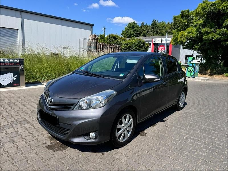 Gebraucht Toyota Yaris 2013 Grau Kleinwagen