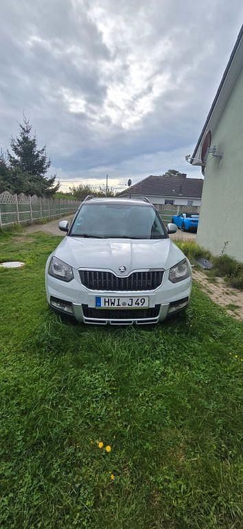 Weiß Gebraucht 2014 Skoda Yeti Ambition SUV | 11.000 € (Teuer) - Bild 1/4