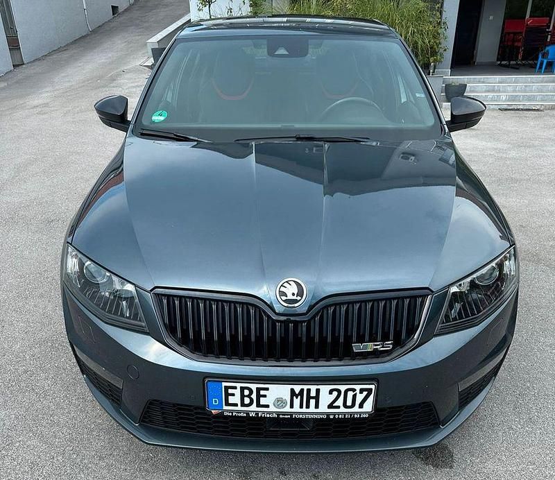 Grau Gebraucht 2016 Skoda Octavia RS Limousine | 11.900 € (Fairer Preis) - Bild 1/4