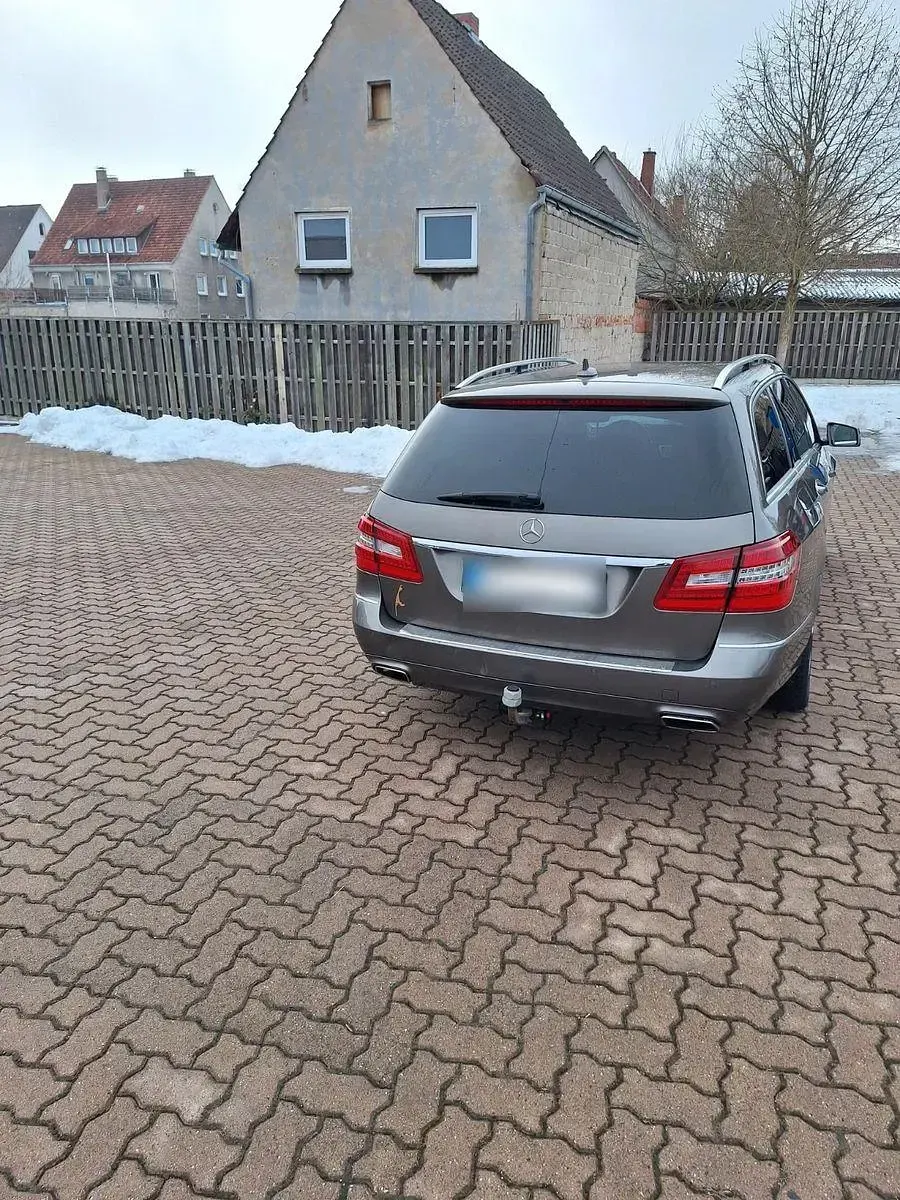 Gebraucht Mercedes E350 Avantgarde 306 PS (225 kW) 2011 Grau Limousine