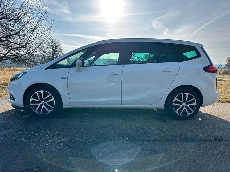 Gebraucht Opel Zafira 131 PS (96 kW) 2018 Weiß Van / Kleinbus
