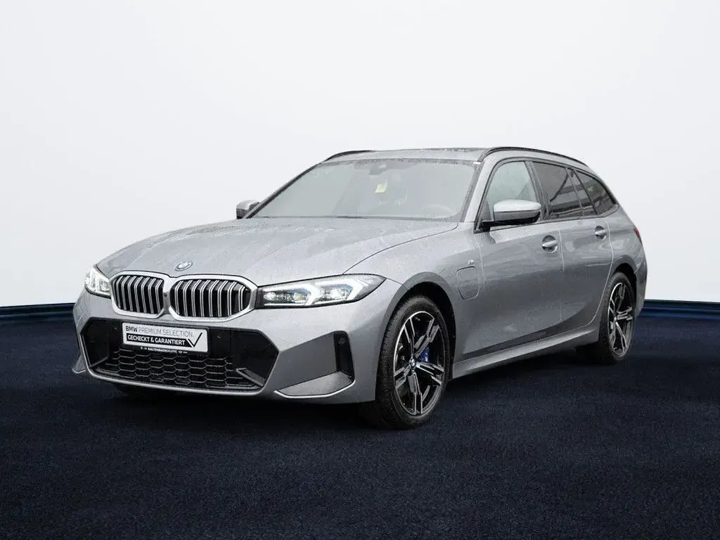 Gebraucht BMW 330e M Sport 292 PS (214 kW) 2025 Grau Kombi