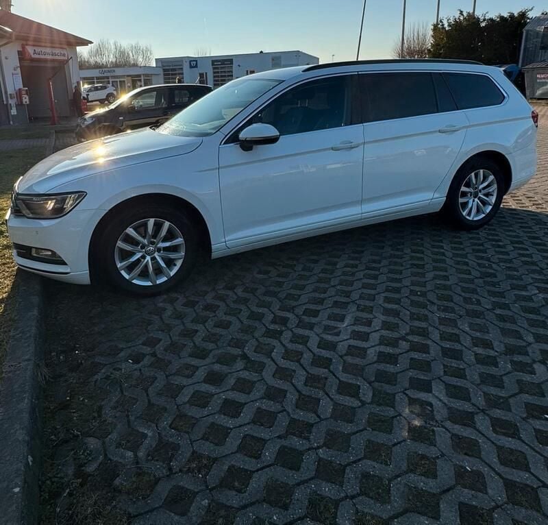 Weiß Gebraucht 2015 VW Passat Comfortline Kombi | 10.000 € (Guter Preis) - Bild 1/4