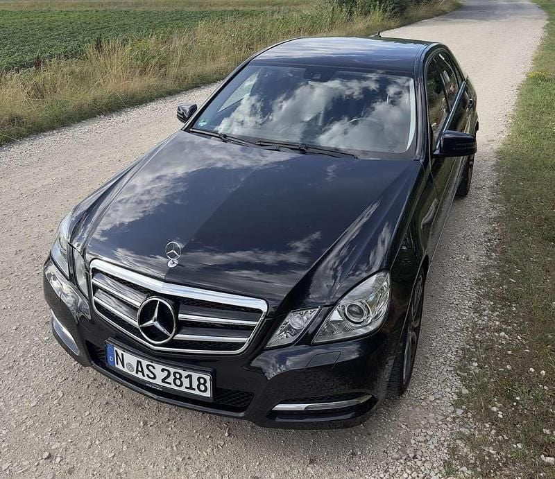 Gebraucht Mercedes E300 231 PS (169 kW) 2012 Schwarz Limousine