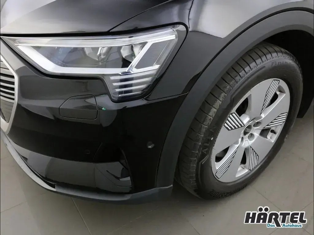 Gebraucht Audi e-tron Comfort 230 kW (313 PS) 2022 Brillantschwarz (black), solid SUV