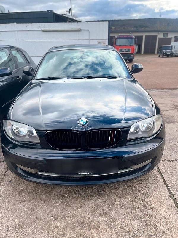 Gebraucht BMW 118 122 PS (89 kW) 2010 Schwarz Kleinwagen