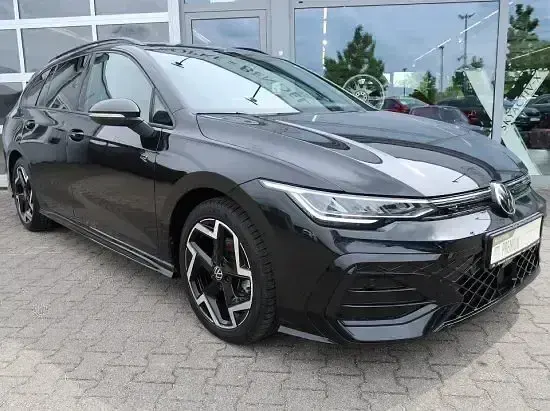 Gebraucht VW Golf VIII R-line 150 PS (110 kW) 2025 Grenadillschwarz metallic (metallic) Kombi