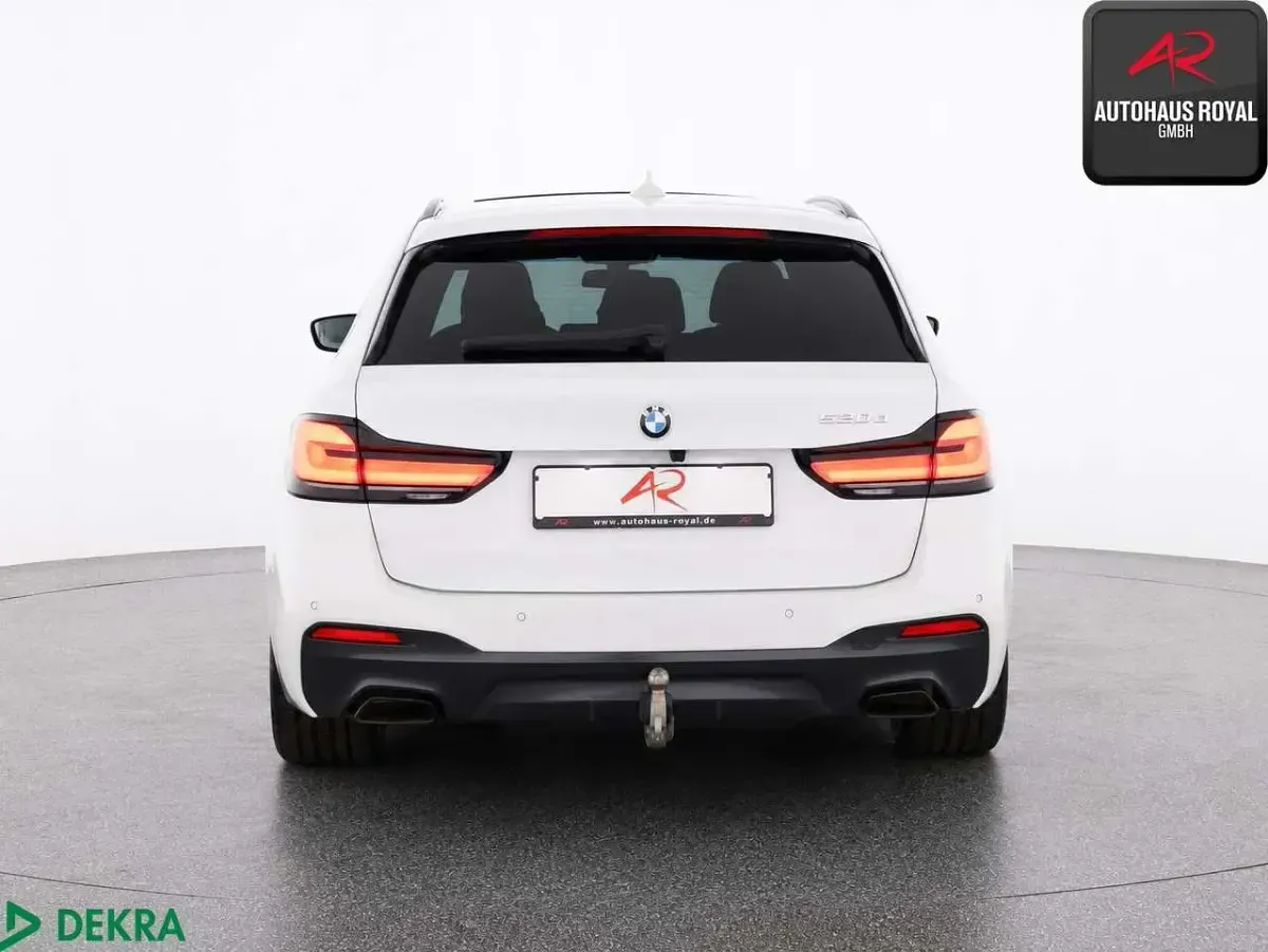 Gebraucht BMW 530 M Sport 286 PS (210 kW) 2023 Alpinweiss iii Kombi
