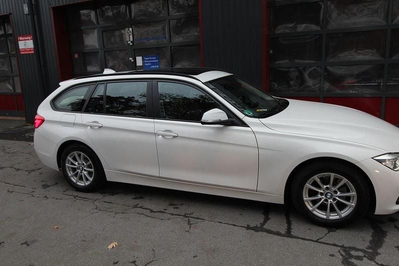Gebraucht BMW 320 Advantage 184 PS (135 kW) 2017 Weiß Kombi