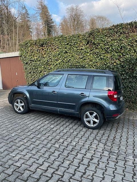 Gebraucht Skoda Yeti Elegance 110 PS (80 kW) 2015 Grau SUV