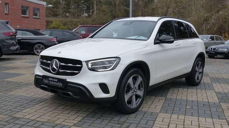 Diamantweiss Gebraucht 2022 Mercedes GLC300 Night SUV | 34.990 € (Superpreis) - Bild 1/4