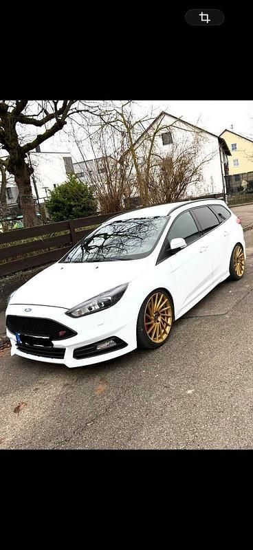Gebraucht Ford Focus ST 250 PS (183 kW) 2016 Weiß Kombi