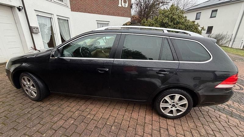 Schwarz Gebraucht 2010 VW Golf Comfortline Kombi | 6.900 € (Guter Preis) - Bild 1/4