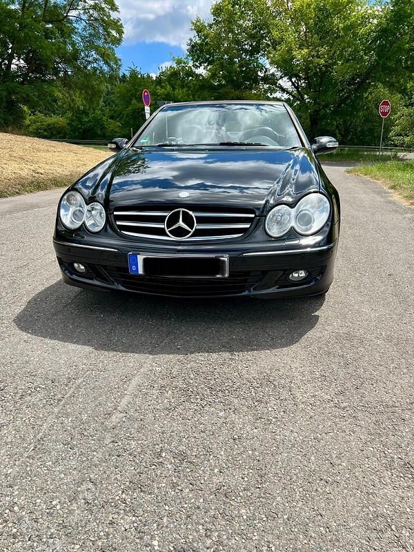 Schwarz Gebraucht 2009 Mercedes CLK320 Avantgarde Cabrio | 9.900 € (Guter Preis) - Bild 1/4