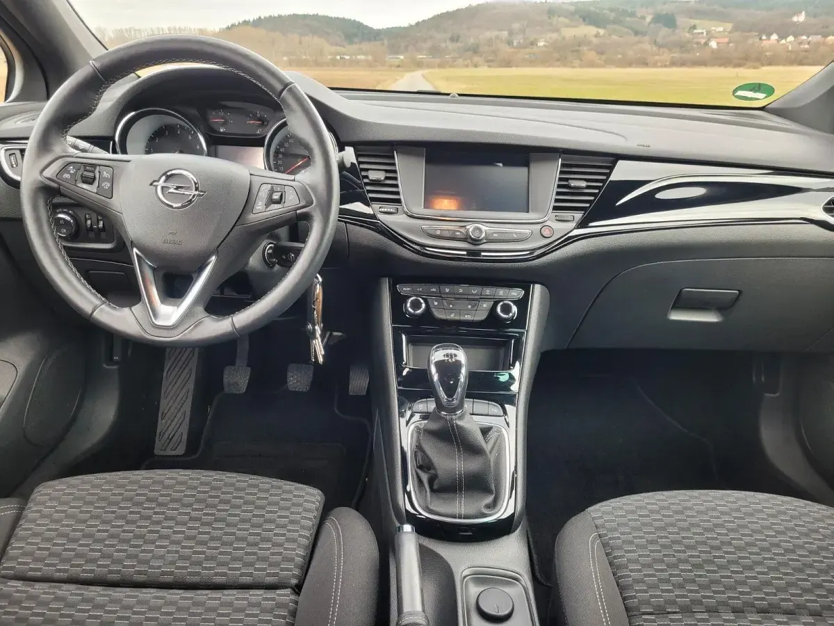 Gebraucht Opel Astra Dynamic 125 PS (91 kW) 2019 Weiß Limousine