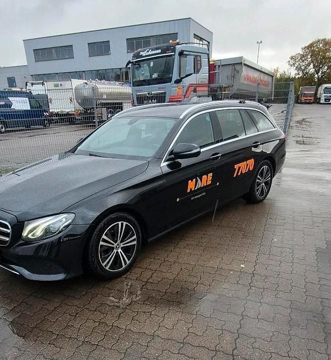 Schwarz Gebraucht 2019 Mercedes E200 Kombi | 9.500 € - Bild 1/4