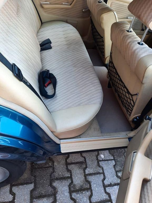 Gebraucht Mercedes E280 185 PS (136 kW) 1981 Blau Limousine