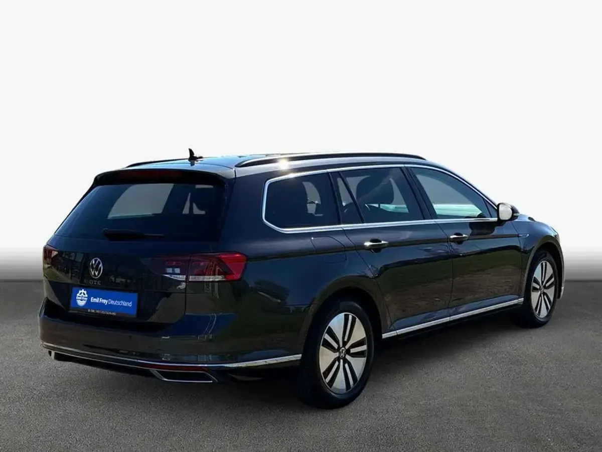 Gebraucht VW Passat GTE 218 PS (160 kW) 2022 Mangangrau metallic Kombi