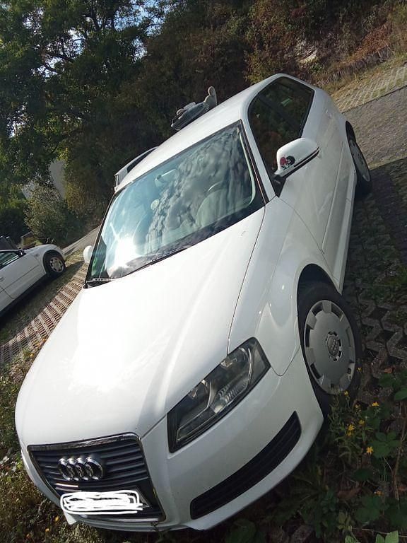 Weiß Gebraucht 2009 Audi A3 Sportback S-Line Limousine | 6.200 € (Superpreis) - Bild 1/4