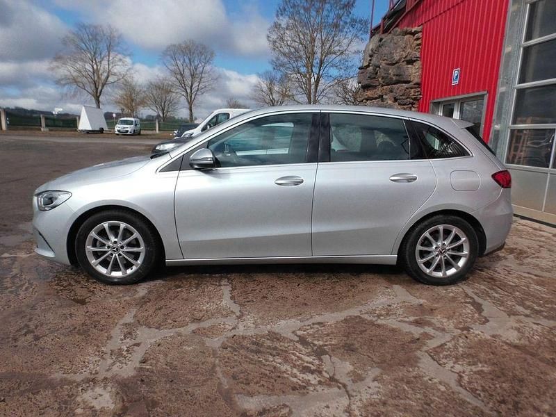 Gebraucht Mercedes B180 136 PS (100 kW) 2019 Silber Kleinwagen