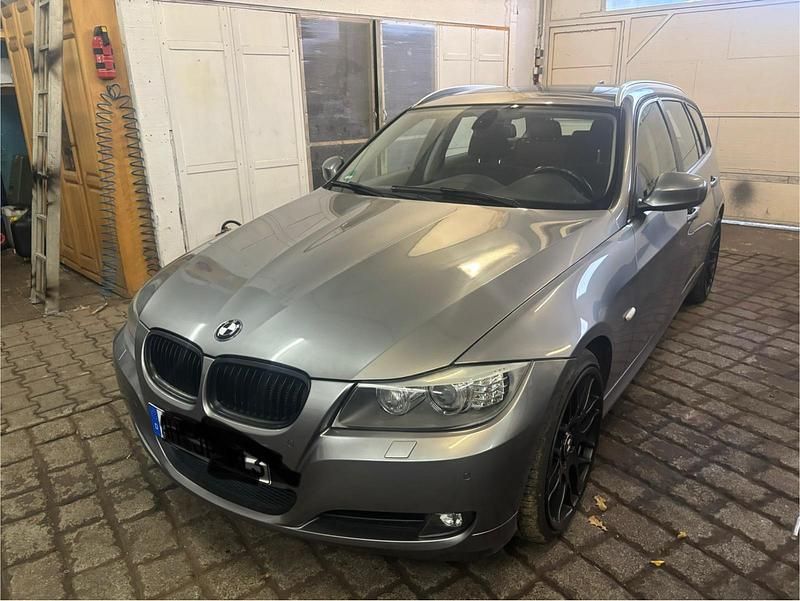 Grau Gebraucht 2011 BMW 318 Kombi | 4.000 € (Superpreis) - Bild 1/4