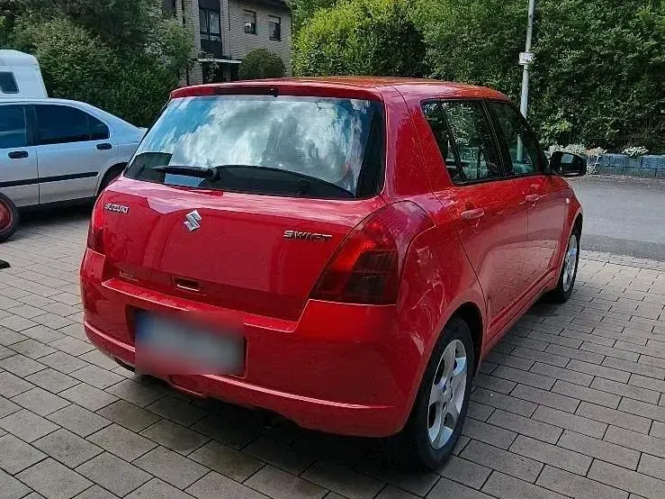 Używany Suzuki Swift 92 KM (67 kW) 2005 Czerwony Hatchback