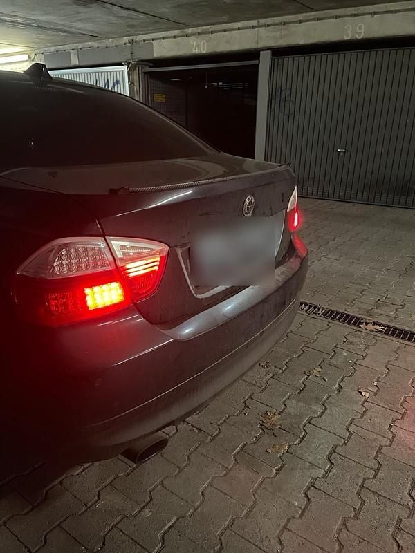 Gebraucht BMW 318 143 PS (105 kW) 2007 Schwarz Limousine