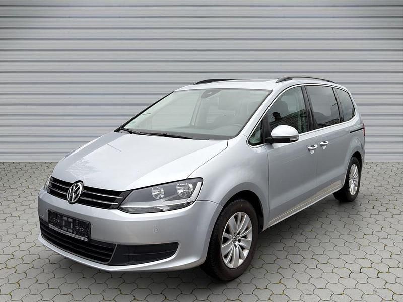 Silber Gebraucht 2015 VW Sharan Comfortline Van / Kleinbus | 9.800 € (Superpreis) - Bild 1/4