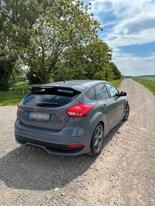 Gebraucht Ford Focus ST 185 PS (136 kW) 2014 Grau Limousine