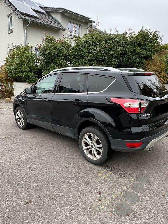 Gebraucht Ford Kuga Titanium 179 PS (131 kW) 2018 Schwarz SUV