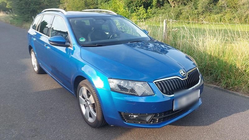 Blau Gebraucht 2015 Skoda Octavia Style Kombi | 13.600 € (Fairer Preis) - Bild 1/4