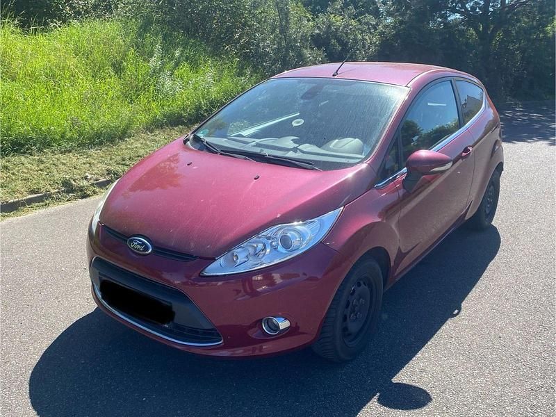 Gebraucht Ford Fiesta Titanium 82 PS (60 kW) 2011 Rot Kleinwagen