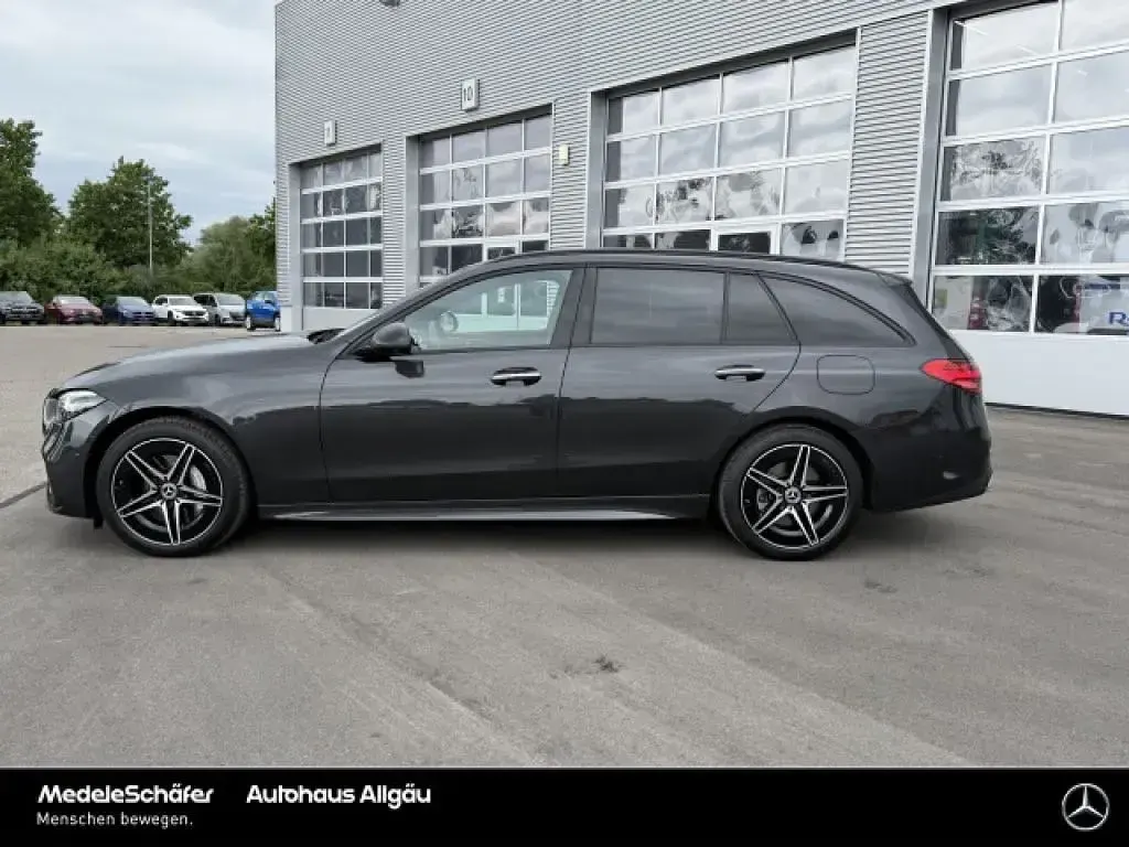 Gebraucht Mercedes E300 AMG 204 PS (150 kW) 2024 Lack graphitgrau (metallic) Kombi