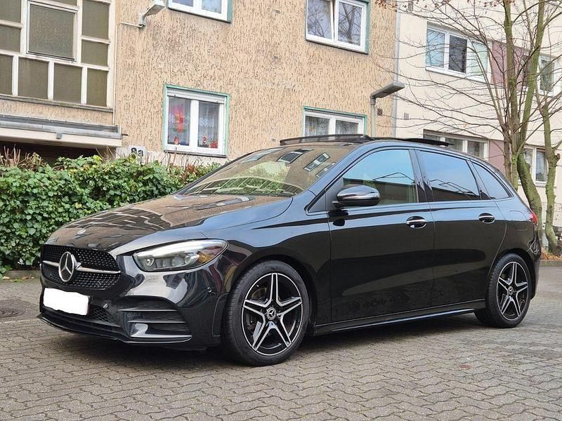 Schwarz Gebraucht 2020 Mercedes 200 AMG Limousine | 23.900 € (Superpreis) - Bild 1/4