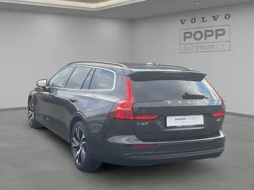 Używany Volvo V60 Core 197 KM (144 kW) 2024 Szary Kombi