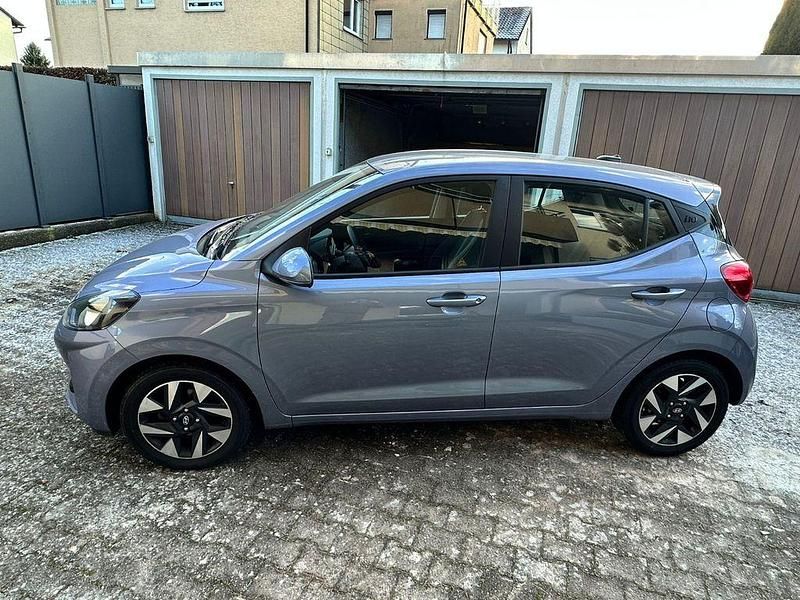 Gebraucht Hyundai i10 Trend 67 PS (49 kW) 2023 Blau Kleinwagen