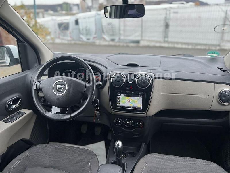 Gebraucht Dacia Lodgy Prestige 116 PS (85 kW) 2013 Weiß Van / Kleinbus