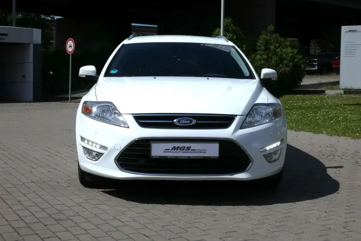 Gebraucht Ford Mondeo Business Edition 160 PS (117 kW) 2014 Frostweiß Kombi