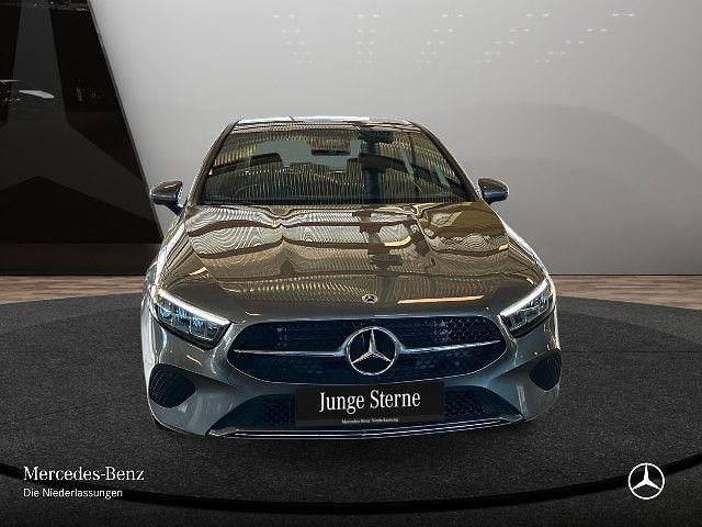 Grau Gebraucht 2024 Mercedes A200 Progressive Limousine | 29.790 € (Fairer Preis) - Bild 1/4