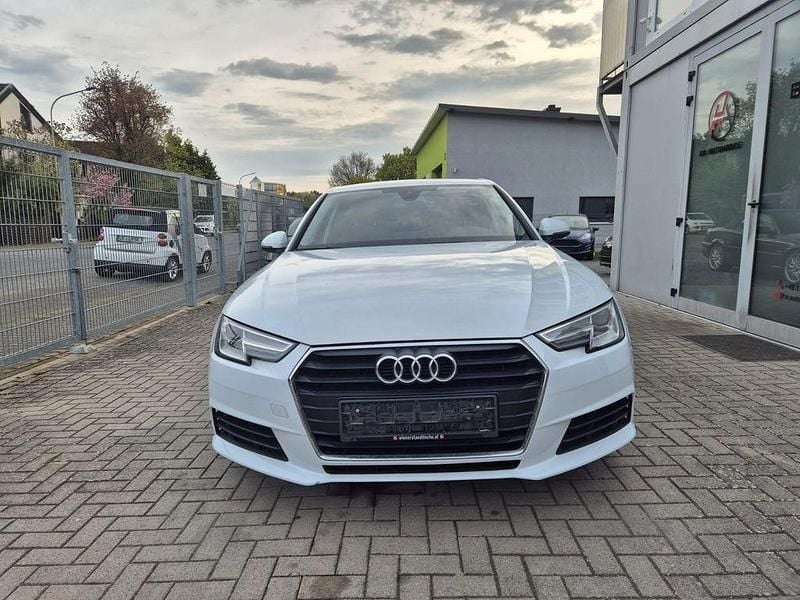 Second-hand Audi A4 Basis 150 CP (110 kW) 2016 Alb Berlinǎ