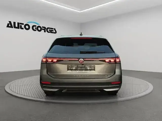 Gebraucht VW Passat Business 150 PS (110 kW) 2025 Grau Kombi