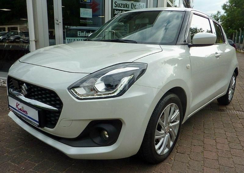 Weiß Gebraucht 2021 Suzuki Swift Comfort Limousine | 13.790 € (Fairer Preis) - Bild 1/4