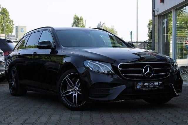 Obsidianschwarz Gebraucht 2020 Mercedes E200 AMG Kombi | 27.999 € (Guter Preis) - Bild 1/4
