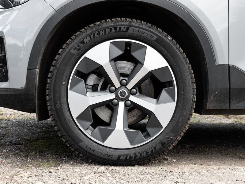 Gebraucht Volvo XC40 Plus 163 PS (119 kW) 2023 Grau SUV