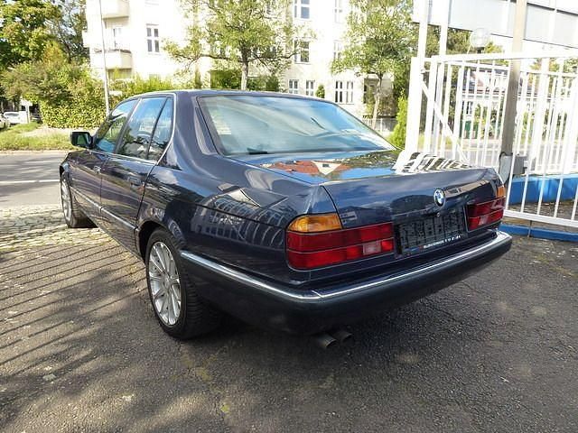 Gebraucht BMW 730 188 PS (138 kW) 1989 Dunkelblau (metallic) Limousine